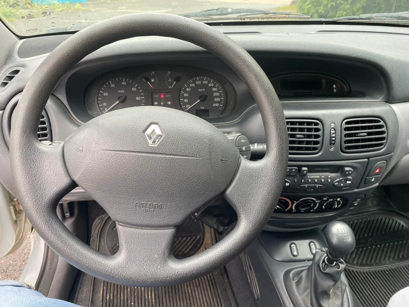 Renault Megane, снимка 3 - Автомобили и джипове - 47513428