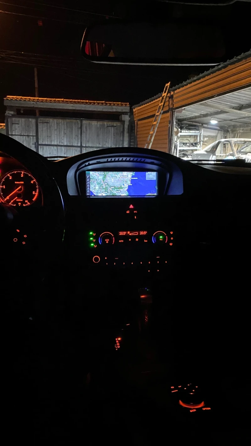 BMW 320 Xdrive Facelift , снимка 10 - Автомобили и джипове - 52394533