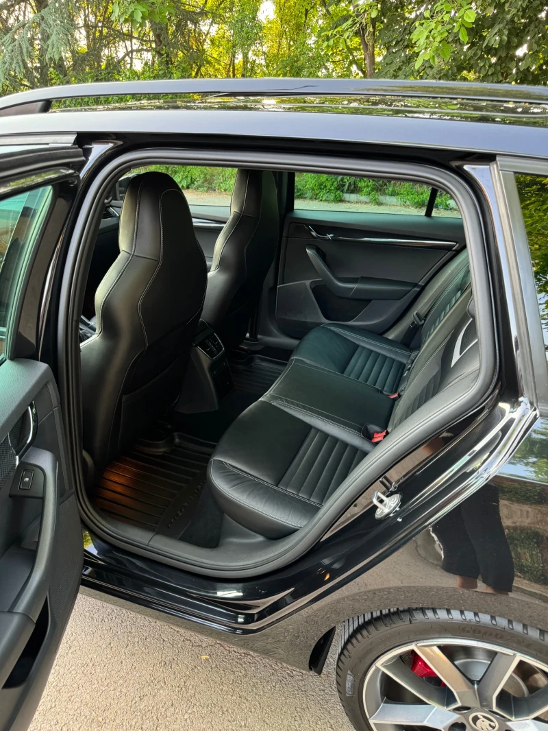 Skoda Octavia  2.0 TDI VRS* DSTR* PANORAMA* CANTON* KEYLESS, снимка 11 - Автомобили и джипове - 51418011