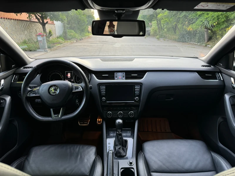Skoda Octavia  2.0 TDI VRS* DSTR* PANORAMA* CANTON* KEYLESS, снимка 13 - Автомобили и джипове - 51418011