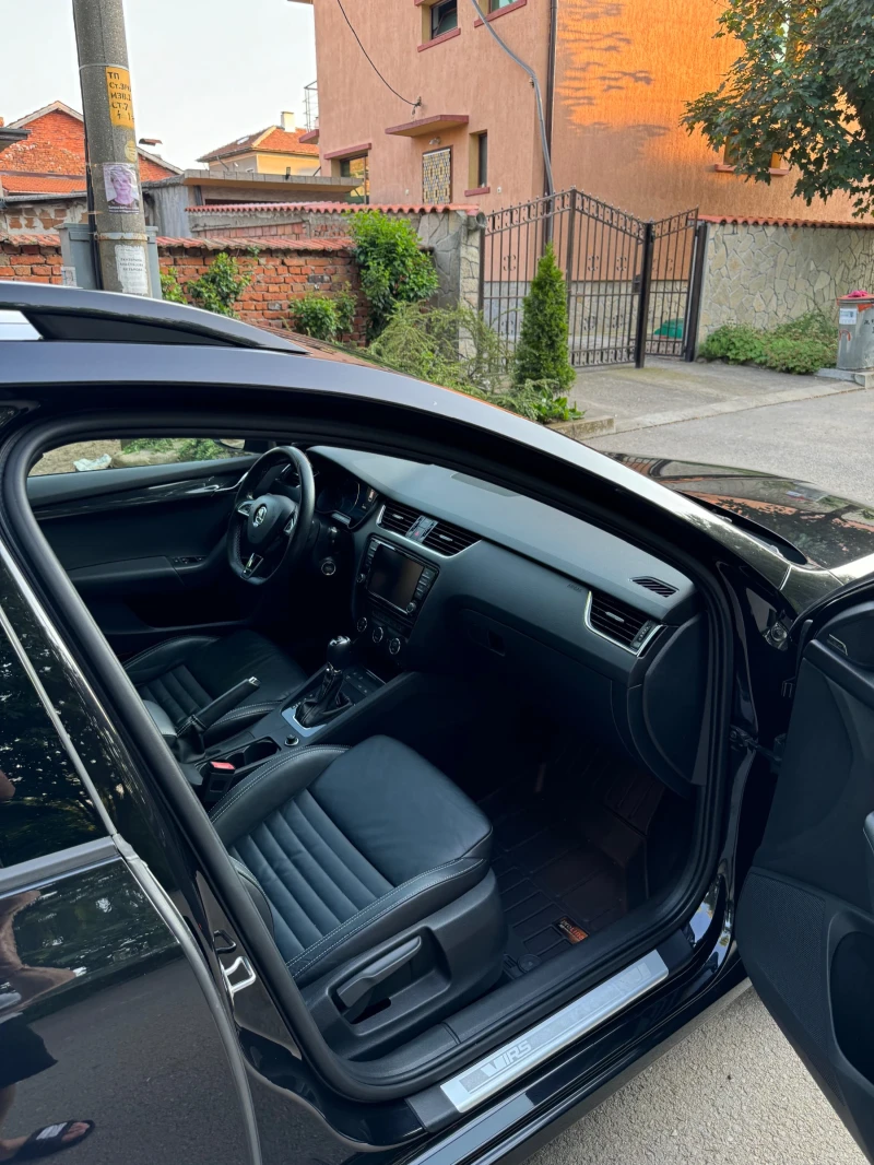 Skoda Octavia  2.0 TDI VRS* DSTR* PANORAMA* CANTON* KEYLESS, снимка 10 - Автомобили и джипове - 51418011