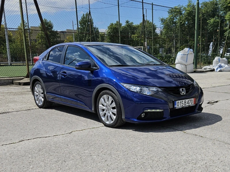 Honda Civic 1.8i-VTEC Keyless NAVI Panorama TUV 2027г., снимка 3 - Автомобили и джипове - 51911140