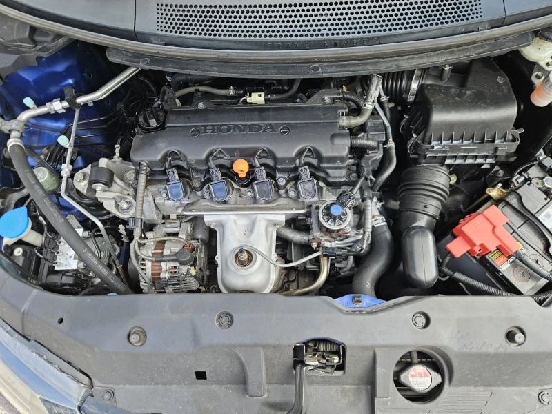 Honda Civic 1.8i-VTEC Keyless NAVI Panorama TUV 2027г., снимка 9 - Автомобили и джипове - 51911140