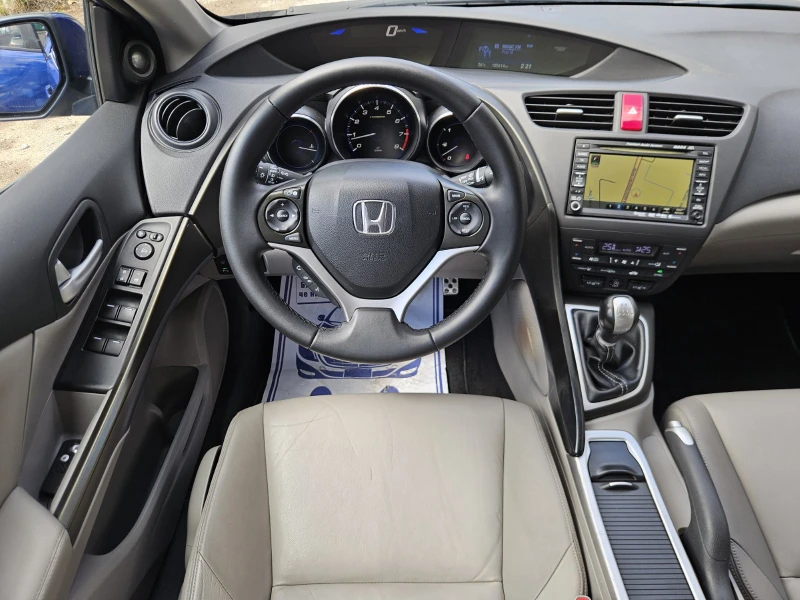 Honda Civic 1.8i-VTEC Keyless NAVI Panorama TUV 2027г., снимка 11 - Автомобили и джипове - 51911140