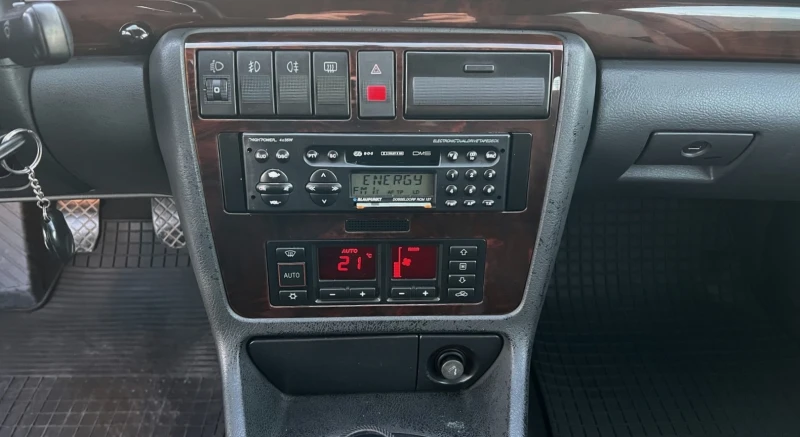 Audi A4 1.9TDI-110kc.Сервизна книжка Обслужен Без ръжда, снимка 11 - Автомобили и джипове - 52710933