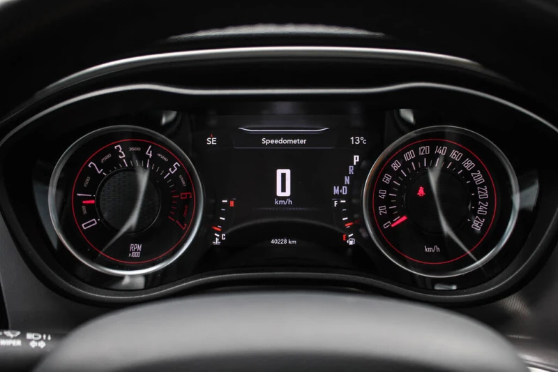 Dodge Challenger RWD * АвтоКредит* (НАЛИЧНА В БГ), снимка 10 - Автомобили и джипове - 53278073