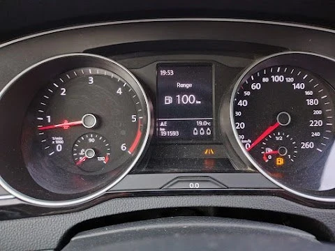VW Passat TDI 2.0, снимка 13 - Автомобили и джипове - 55457272