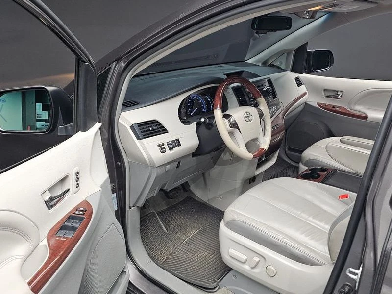 Toyota Sienna 3.5 2GR Automatic, снимка 6 - Автомобили и джипове - 55662708