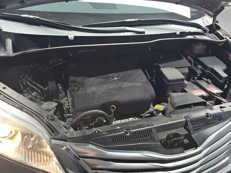 Toyota Sienna 3.5 2GR Automatic, снимка 17 - Автомобили и джипове - 55662708