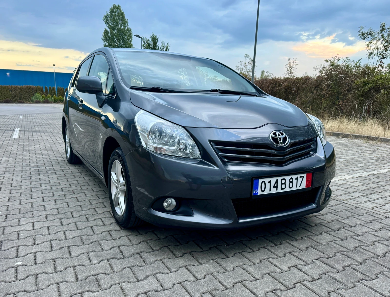 Toyota Verso 1.8i Перфектна ! - изображение 7