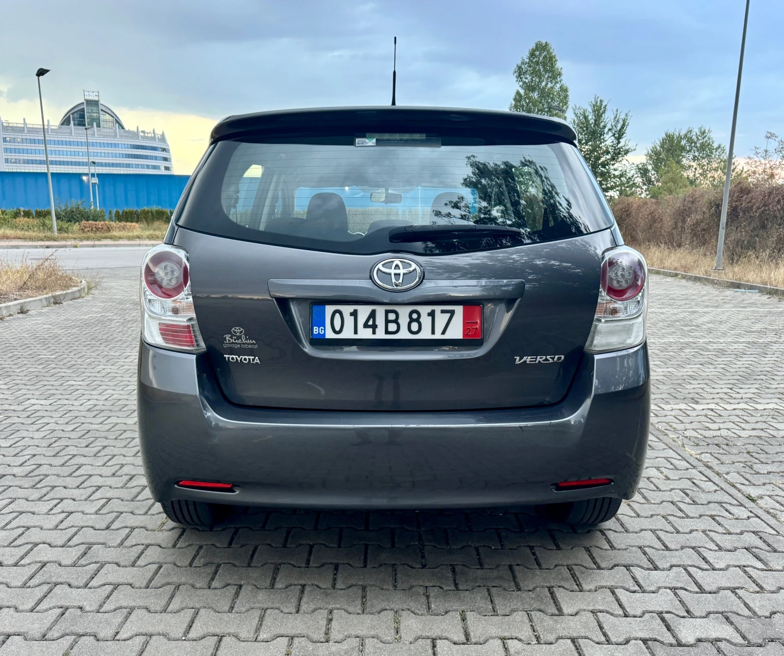 Toyota Verso 1.8i Перфектна ! - изображение 4