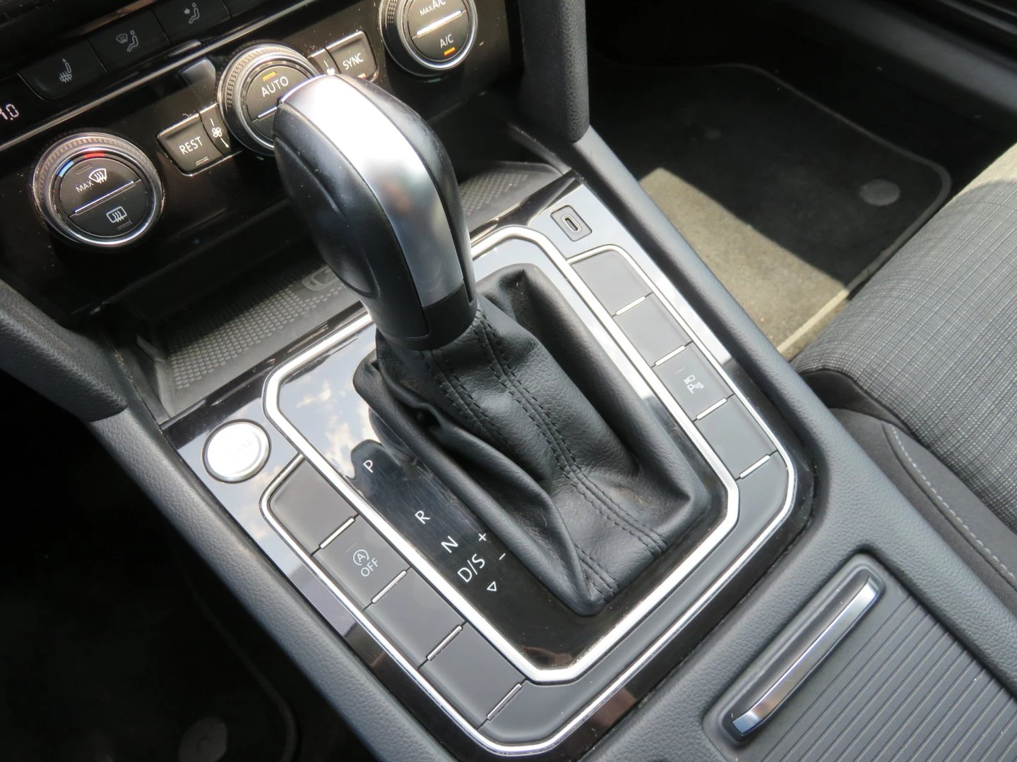 VW Passat VW Passat Var. Business 2.0 TSI OPF DSG | Mobile.bg   12