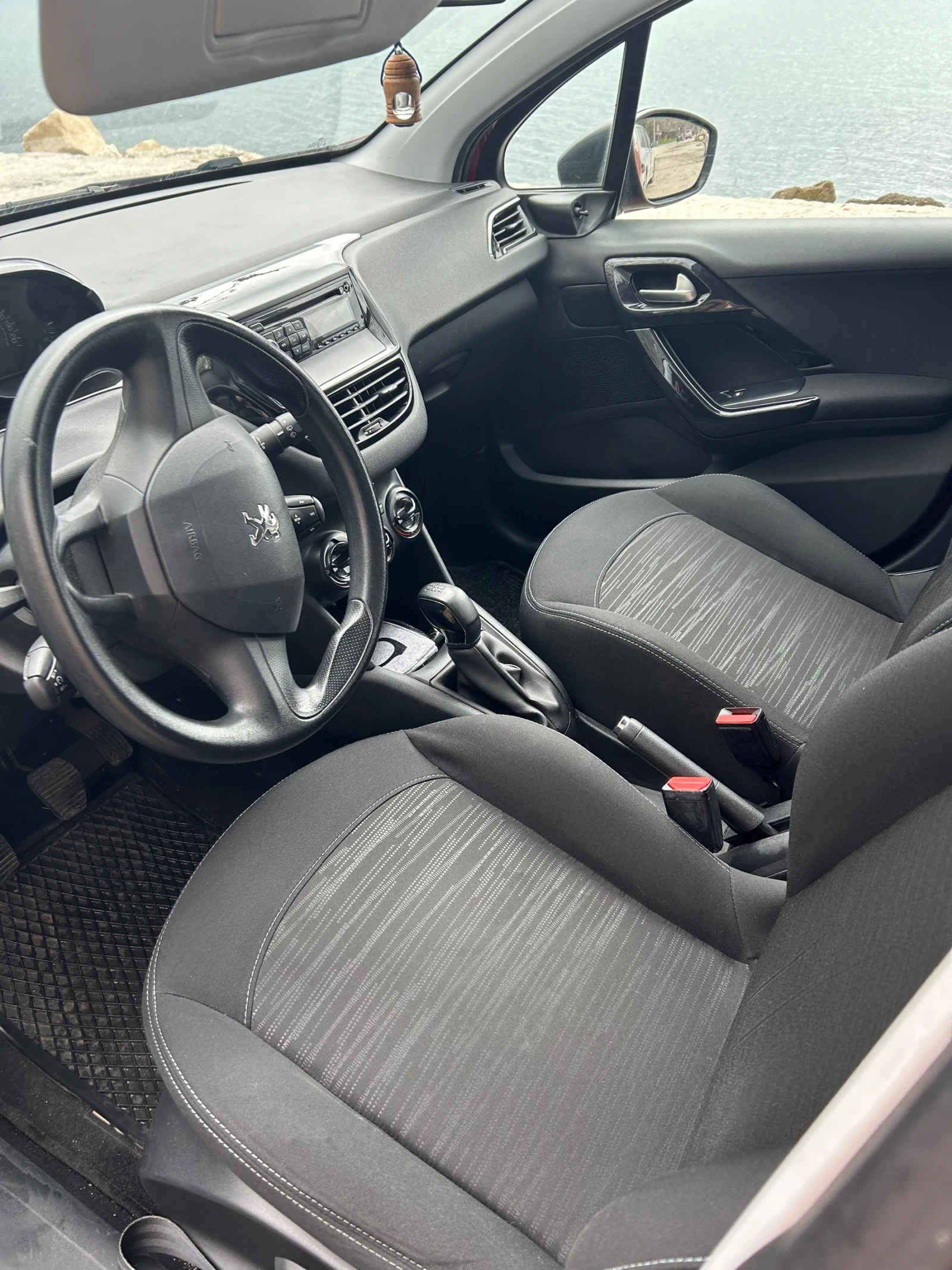 Peugeot 208 Хетчбек - изображение 4