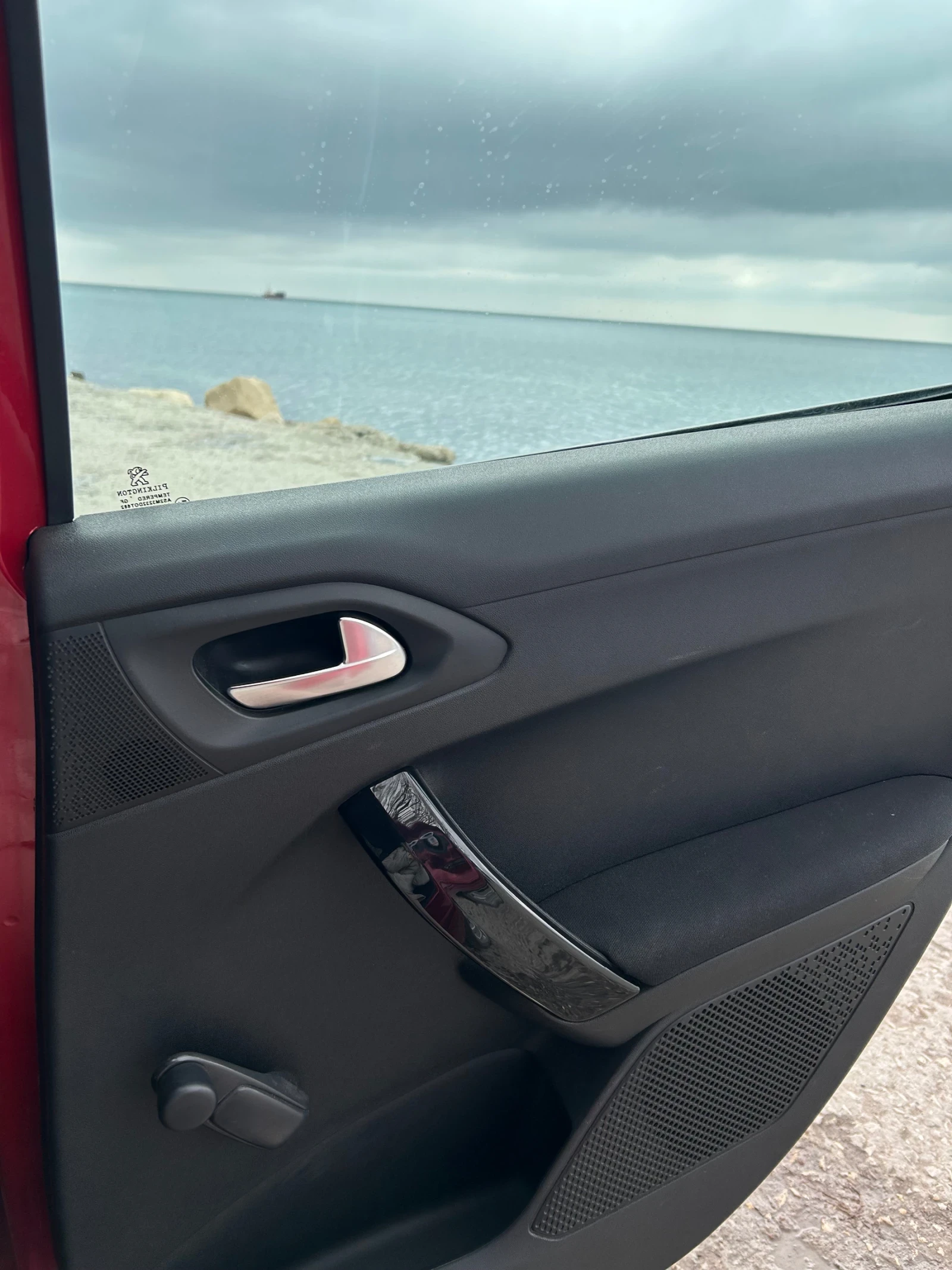 Peugeot 208 Хетчбек - изображение 7