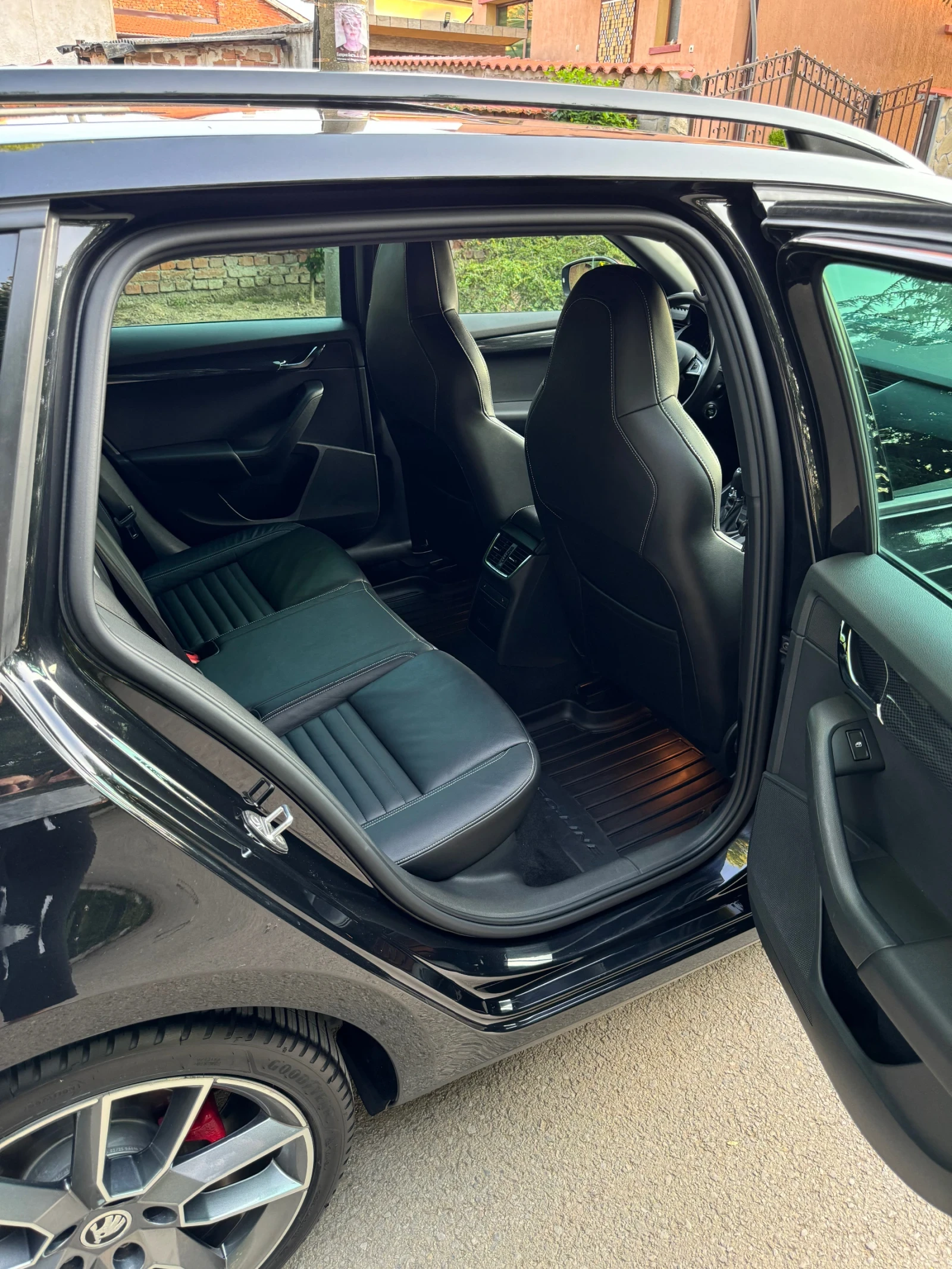 Skoda Octavia  2.0 TDI VRS* DSTR* PANORAMA* CANTON* KEYLESS | Mobile.bg   12