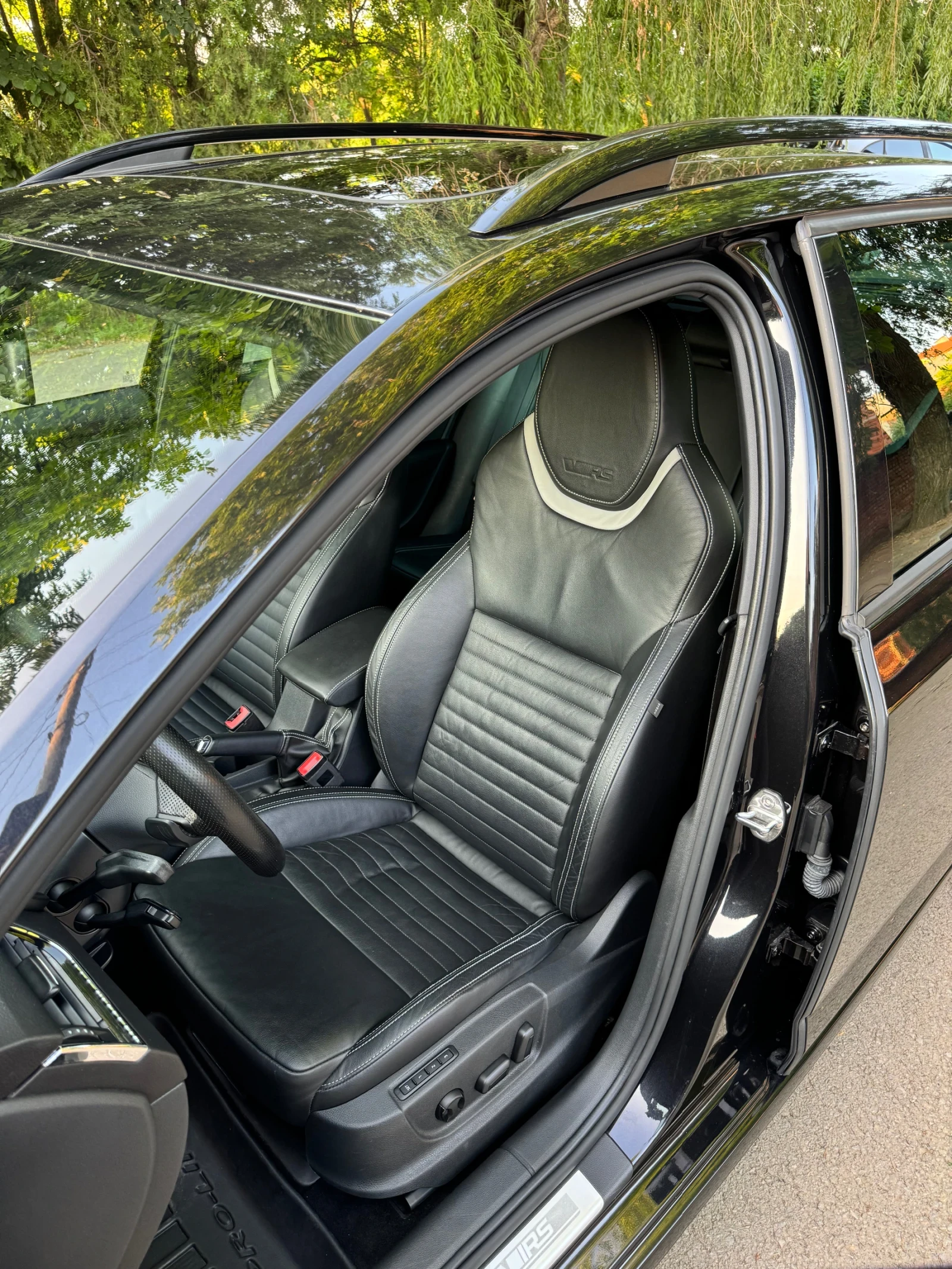 Skoda Octavia  2.0 TDI VRS* DSTR* PANORAMA* CANTON* KEYLESS - изображение 9