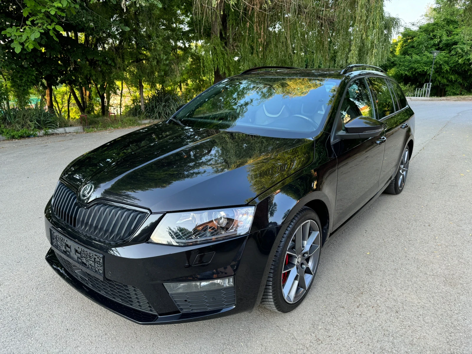 Skoda Octavia  2.0 TDI VRS* DSTR* PANORAMA* CANTON* KEYLESS - изображение 2
