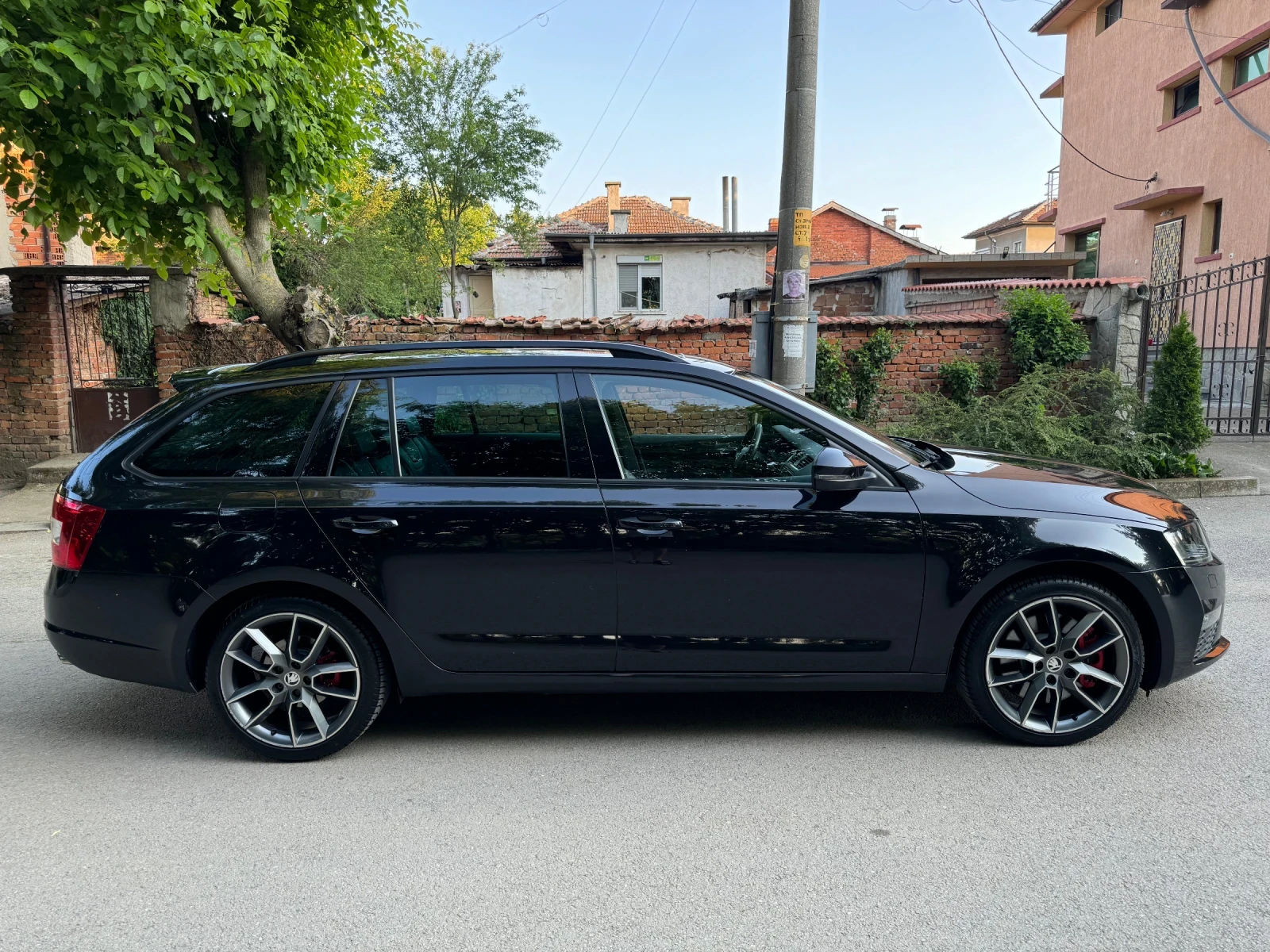 Skoda Octavia  2.0 TDI VRS* DSTR* PANORAMA* CANTON* KEYLESS - изображение 4