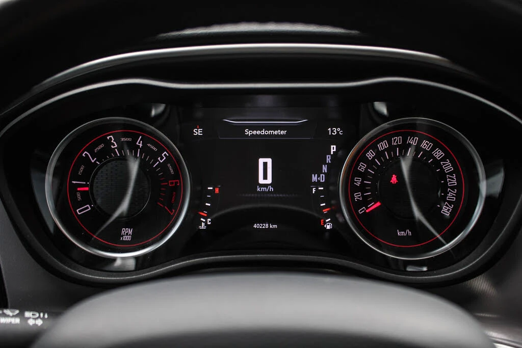 Dodge Challenger RWD * АвтоКредит* (НАЛИЧНА В БГ) - изображение 10