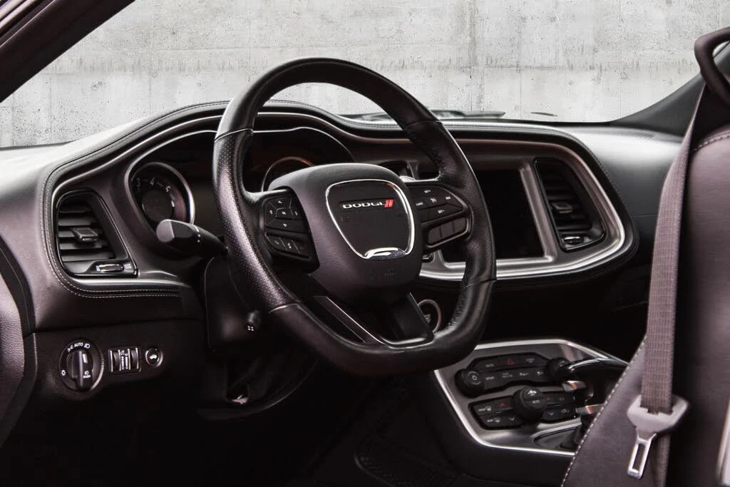 Dodge Challenger RWD * АвтоКредит* (НАЛИЧНА В БГ) - изображение 9