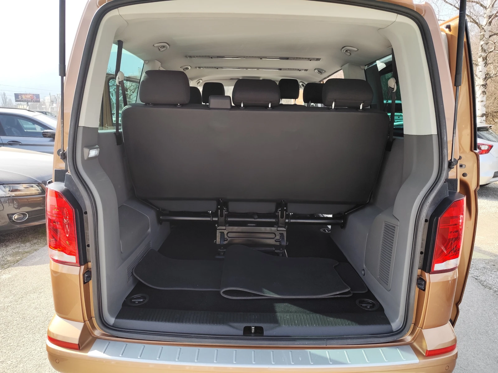 VW Multivan CARAVELLE* 2.0TDi* 9 MECTA* 4 MOTION* DSG* , снимка 14 - Автомобили и джипове - 53706252