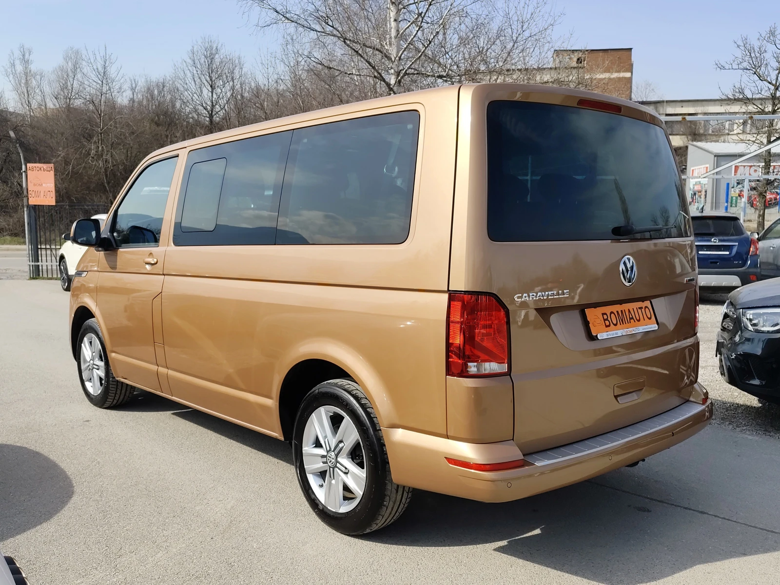 VW Multivan CARAVELLE* 2.0TDi* 9 MECTA* 4 MOTION* DSG* , снимка 5 - Автомобили и джипове - 53706252