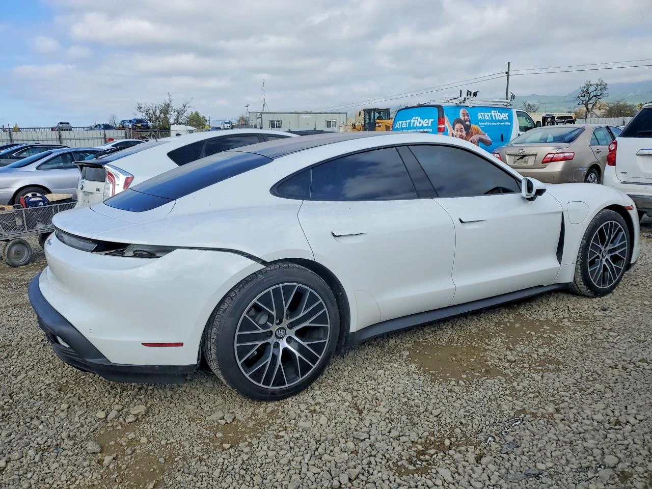 Porsche Taycan RWD, снимка 3 - Автомобили и джипове - 53983669