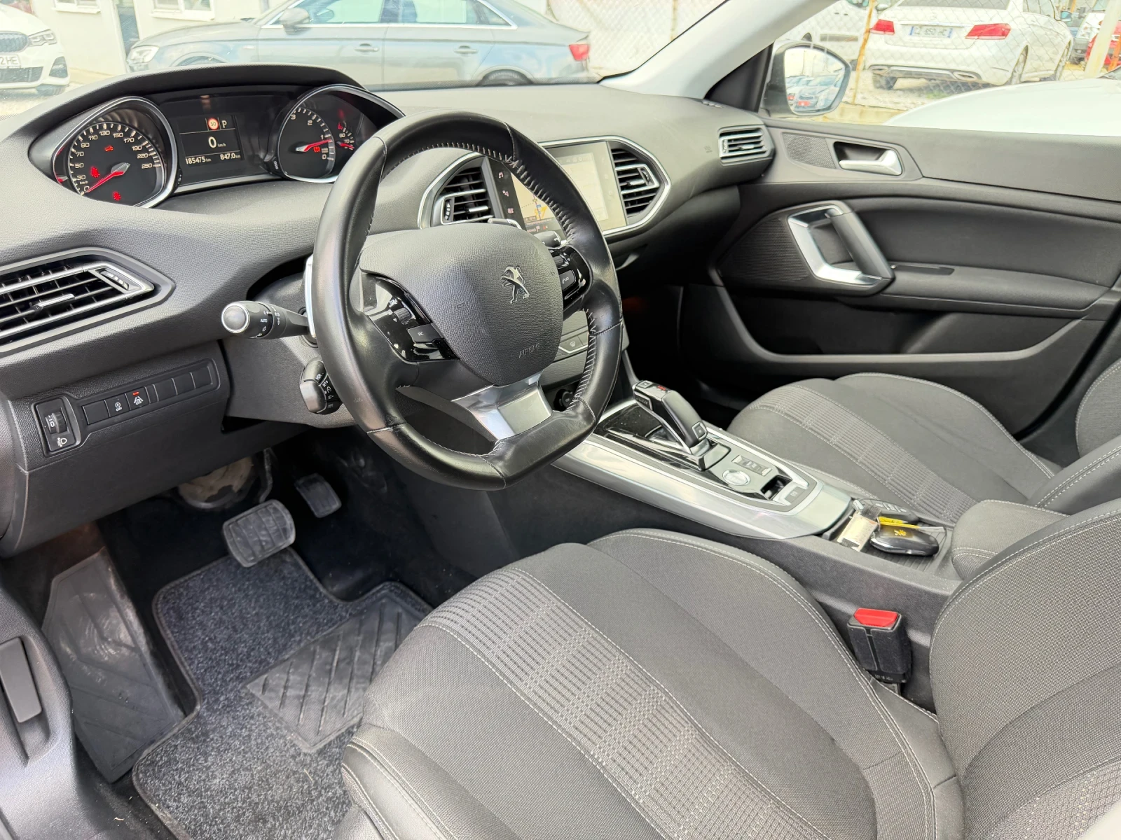 Peugeot 308 Фейс, 2019, автомат, 360 камера, дистроник, снимка 7 - Автомобили и джипове - 54497644