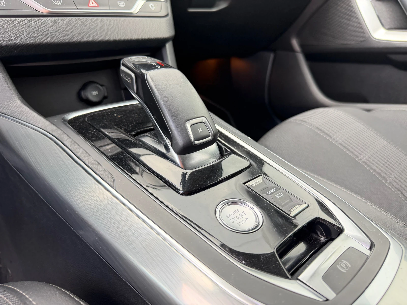 Peugeot 308 Фейс, 2019, автомат, 360 камера, дистроник, снимка 11 - Автомобили и джипове - 54497644