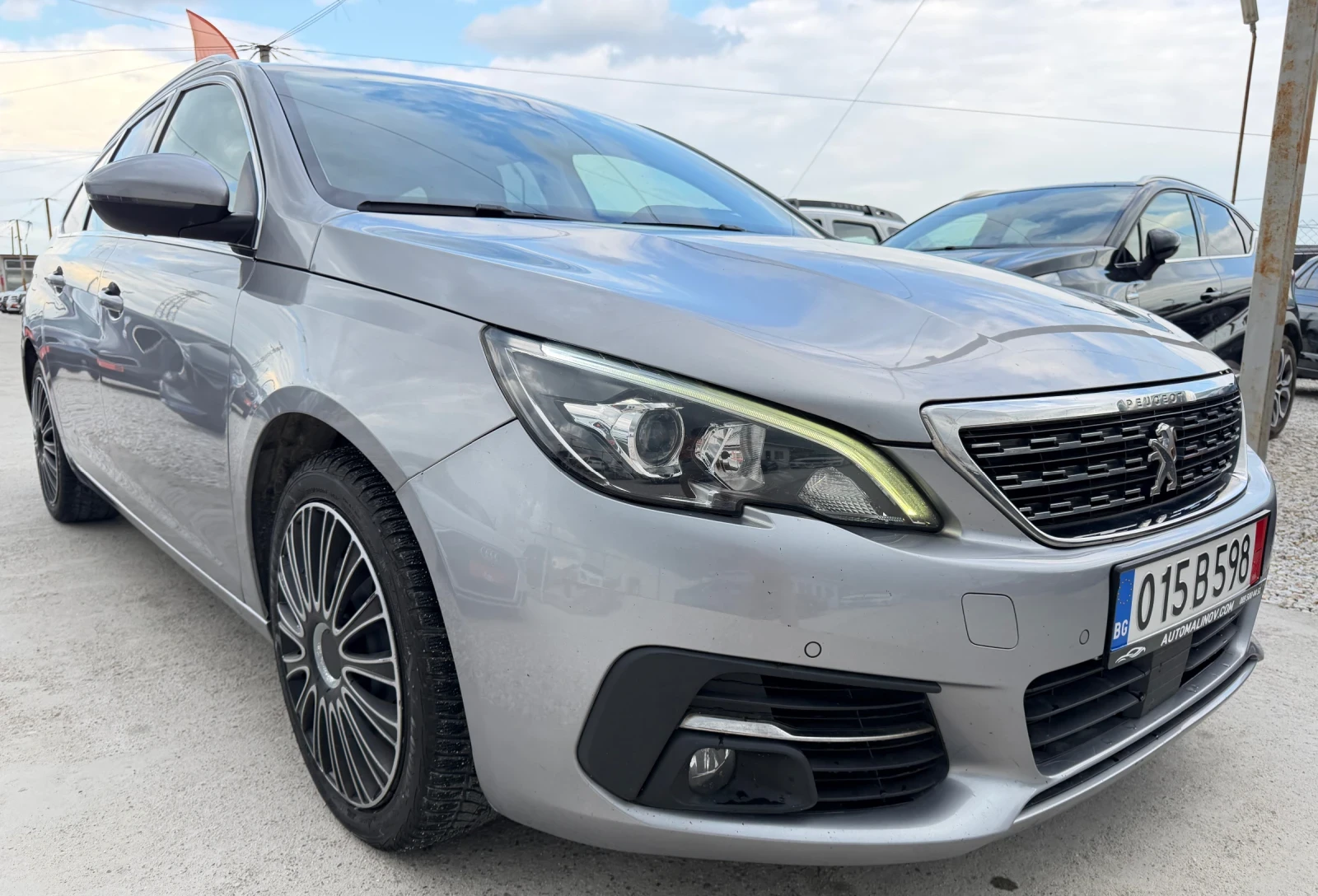 Peugeot 308 Фейс, 2019, автомат, 360 камера, дистроник, снимка 3 - Автомобили и джипове - 54497644
