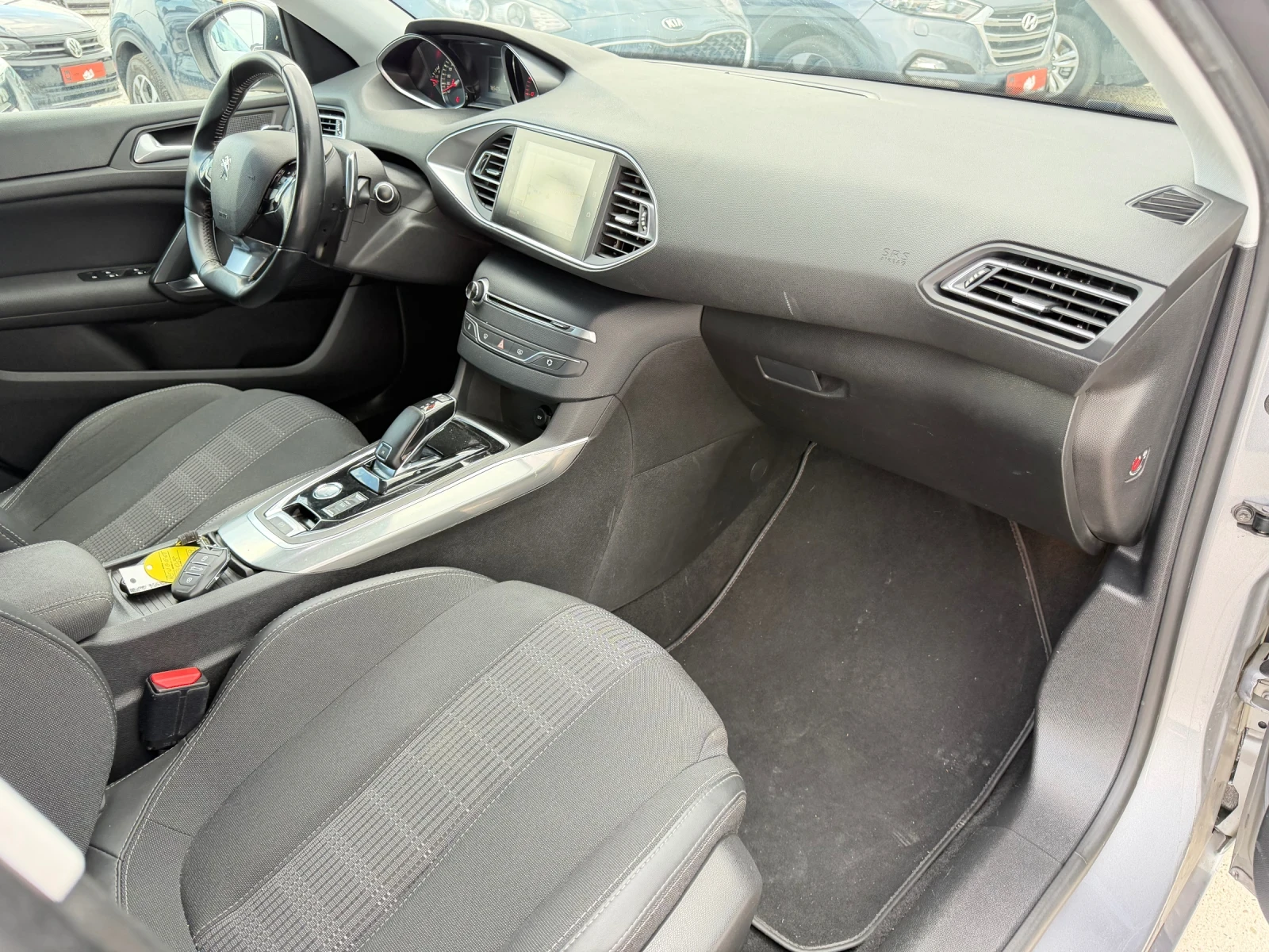 Peugeot 308 Фейс, 2019, автомат, 360 камера, дистроник, снимка 9 - Автомобили и джипове - 54497644