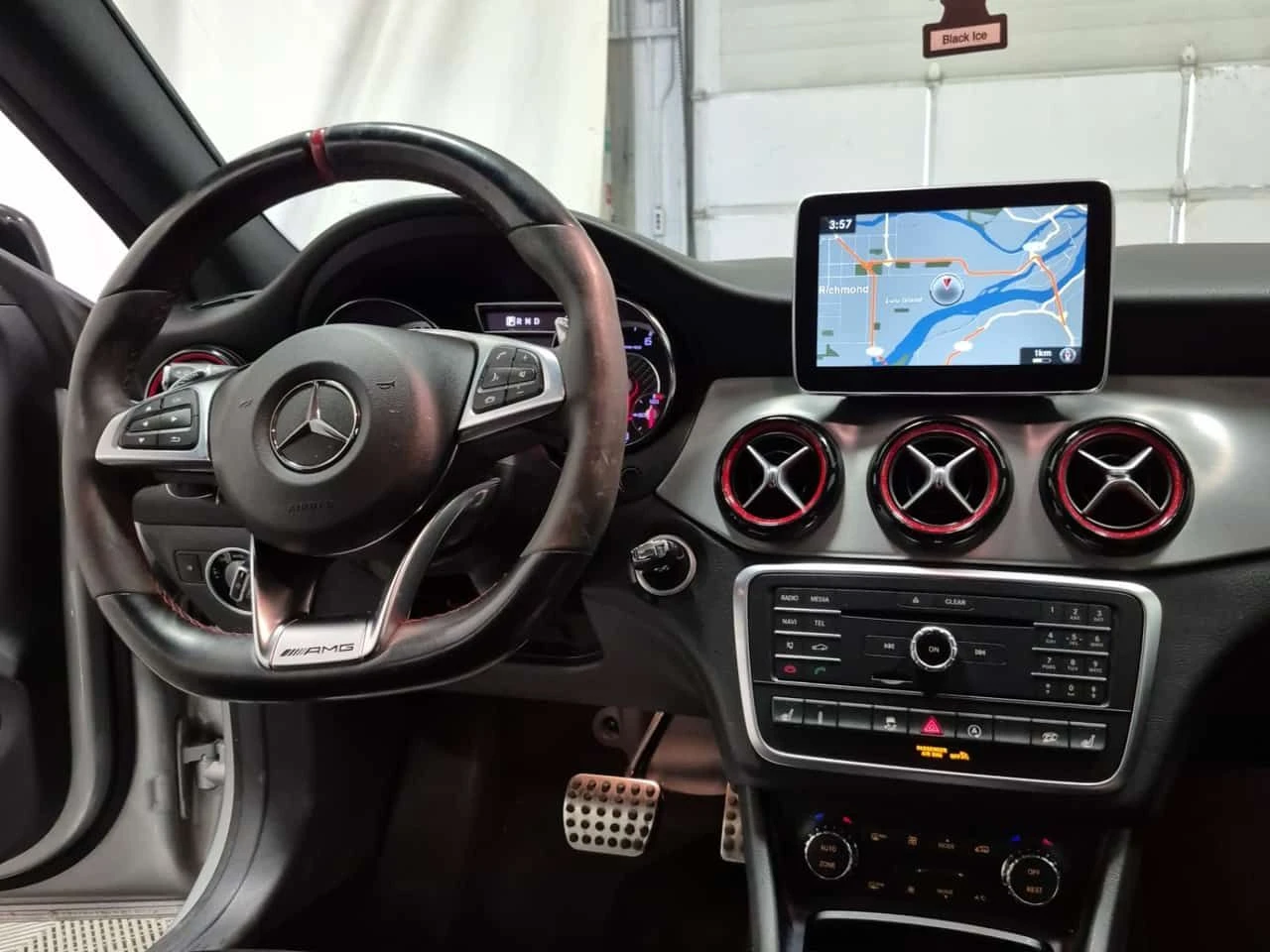 Mercedes-Benz CLA 45 AMG CARFAX/ПАНОРАМА/ПОДГРЕВ/НАВИ/ПАМЕТ, снимка 10 - Автомобили и джипове - 54512473