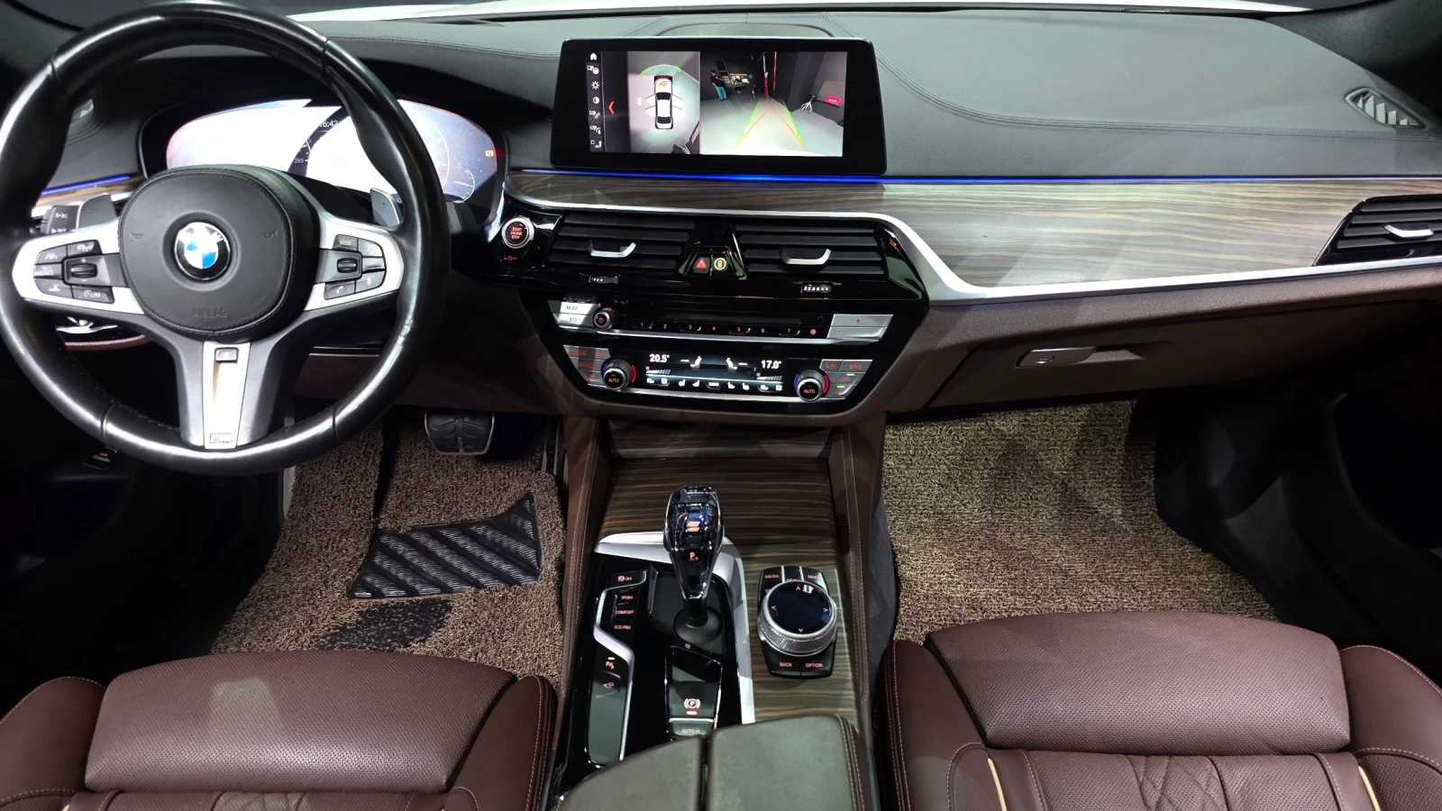 BMW 530 i* M Sport * Keyless* Pano* Navi* 360, снимка 9 - Автомобили и джипове - 55244595