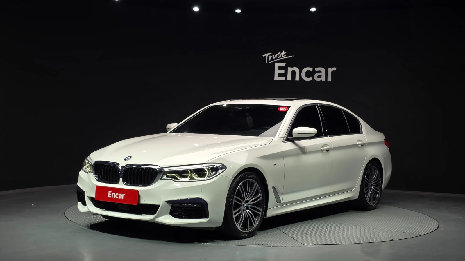 BMW 530 i* M Sport * Keyless* Pano* Navi* 360, снимка 2 - Автомобили и джипове - 55244595
