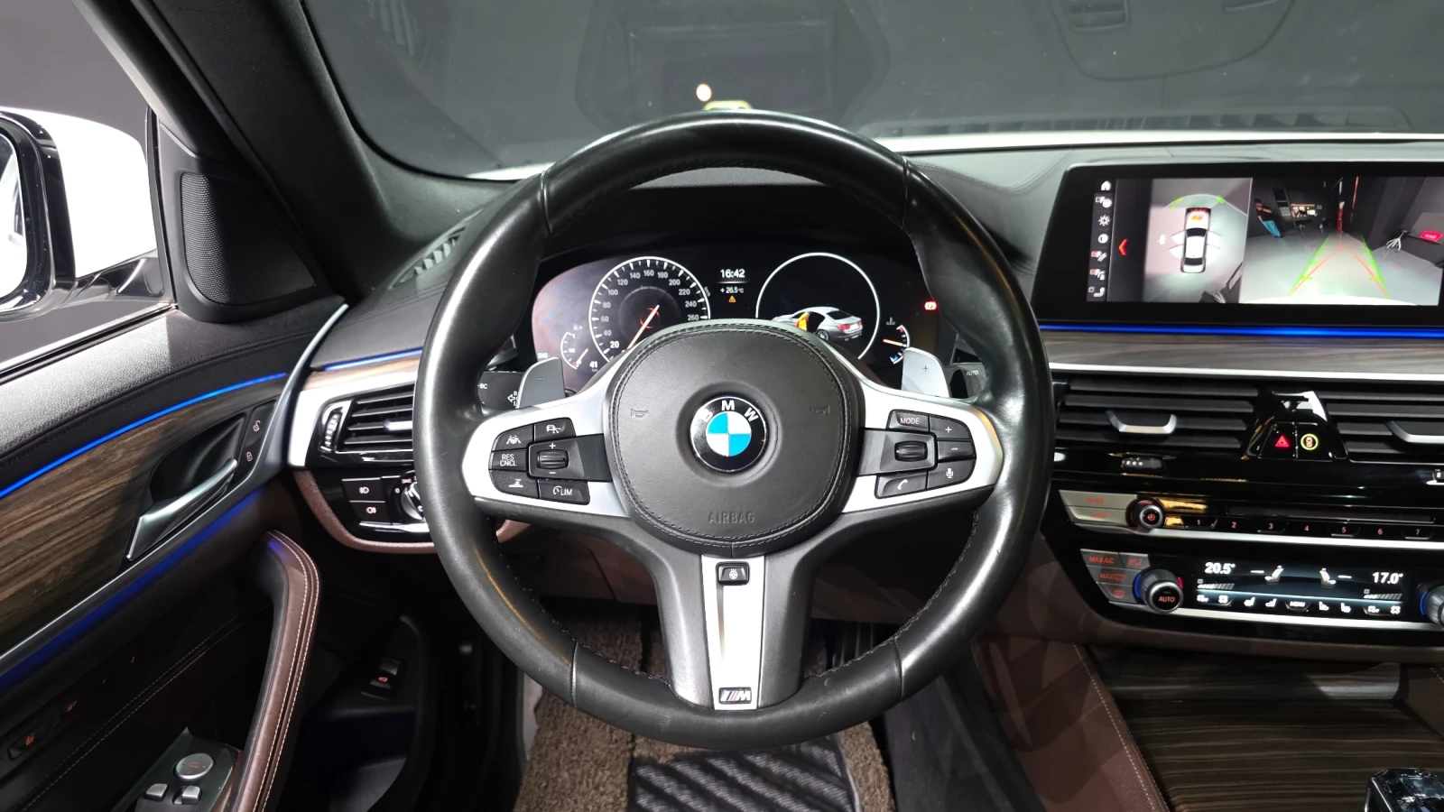 BMW 530 i* M Sport * Keyless* Pano* Navi* 360, снимка 8 - Автомобили и джипове - 55244595