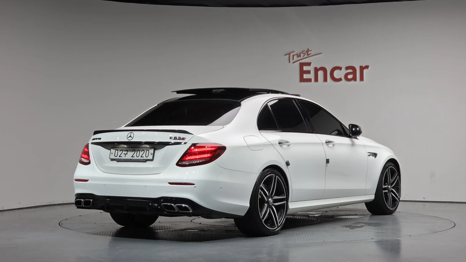 Mercedes-Benz E 63 AMG BURMESTER* МАСАЖ* SOFT CLOSE* HUD* КРАЙНА ЦЕНА, снимка 2 - Автомобили и джипове - 55982692