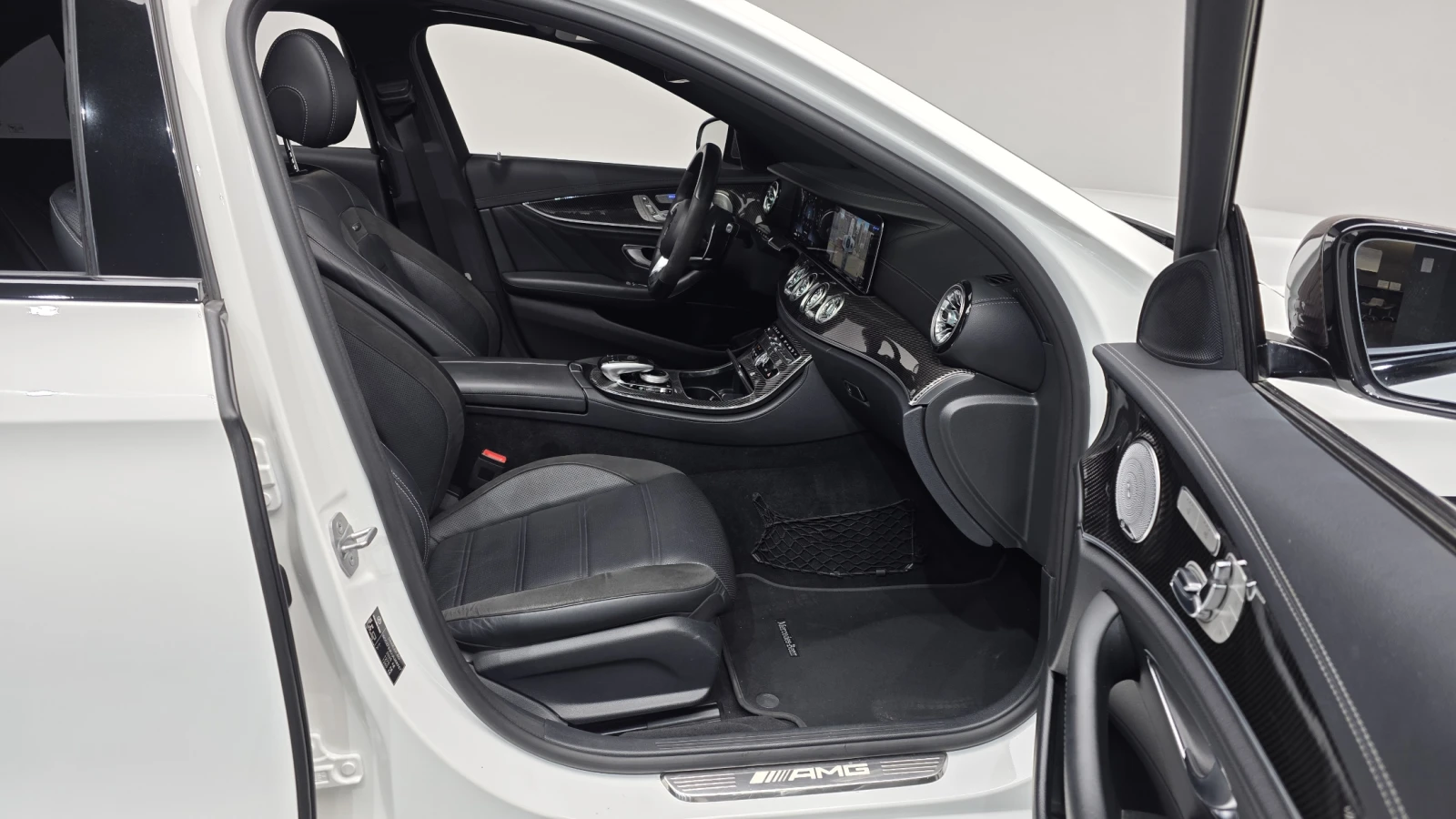 Mercedes-Benz E 63 AMG BURMESTER* МАСАЖ* SOFT CLOSE* HUD* КРАЙНА ЦЕНА, снимка 11 - Автомобили и джипове - 55982692