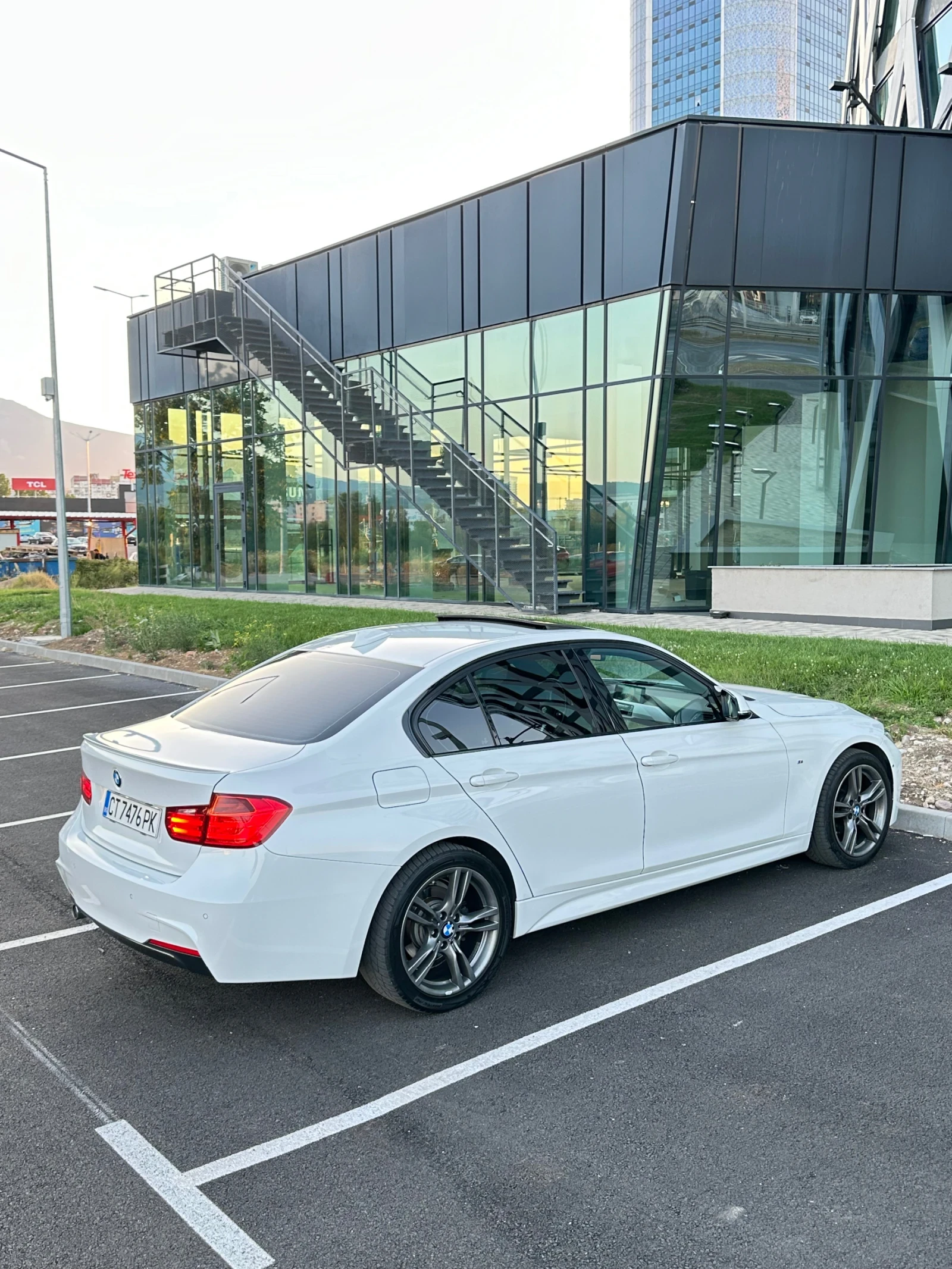 BMW 320, снимка 5 - Автомобили и джипове - 56437290