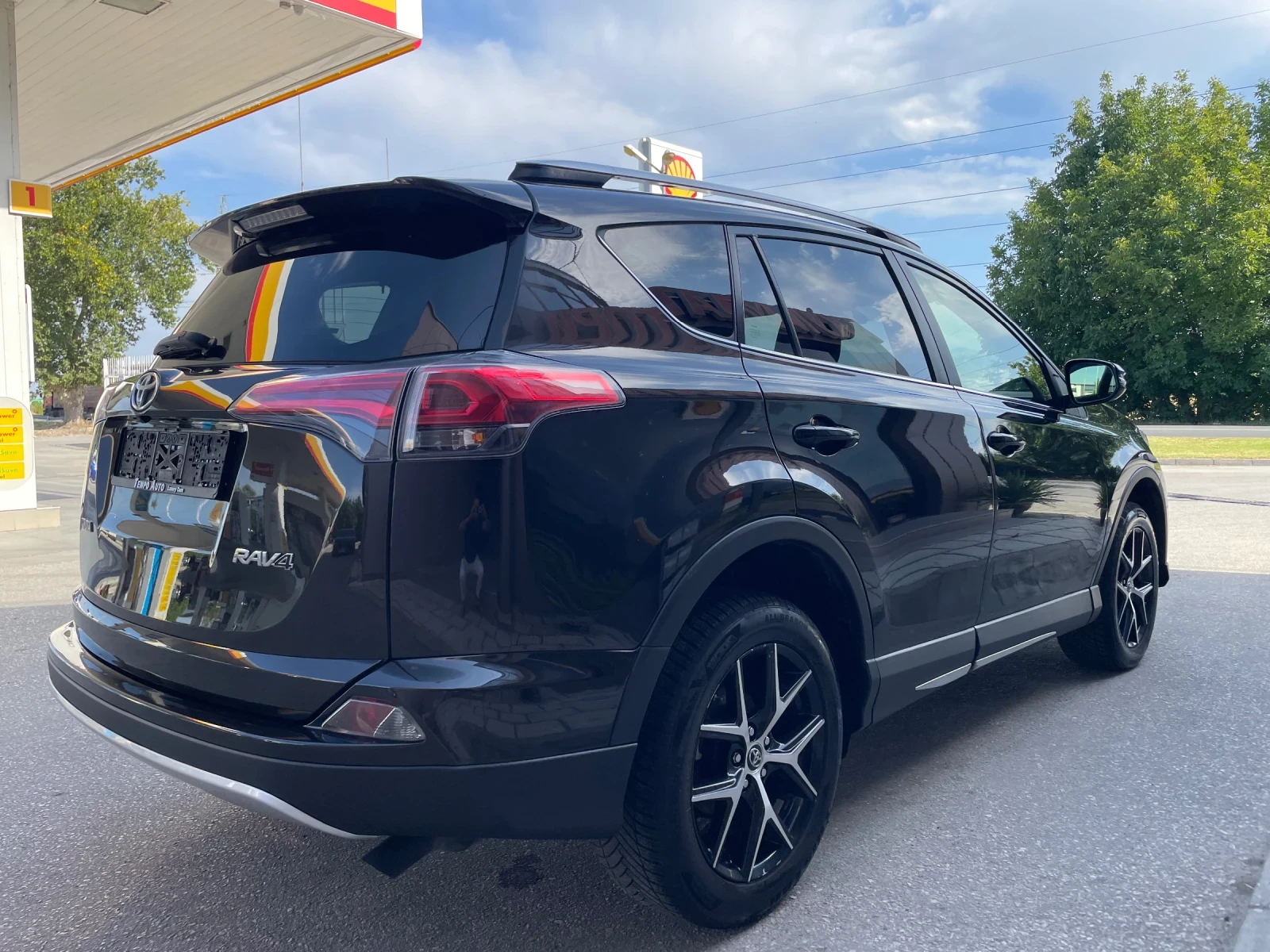Toyota Rav4 2.0D4D-FACELIFT-NAVI-КОЖА-КАМЕРА-KEYLESS GO - изображение 6