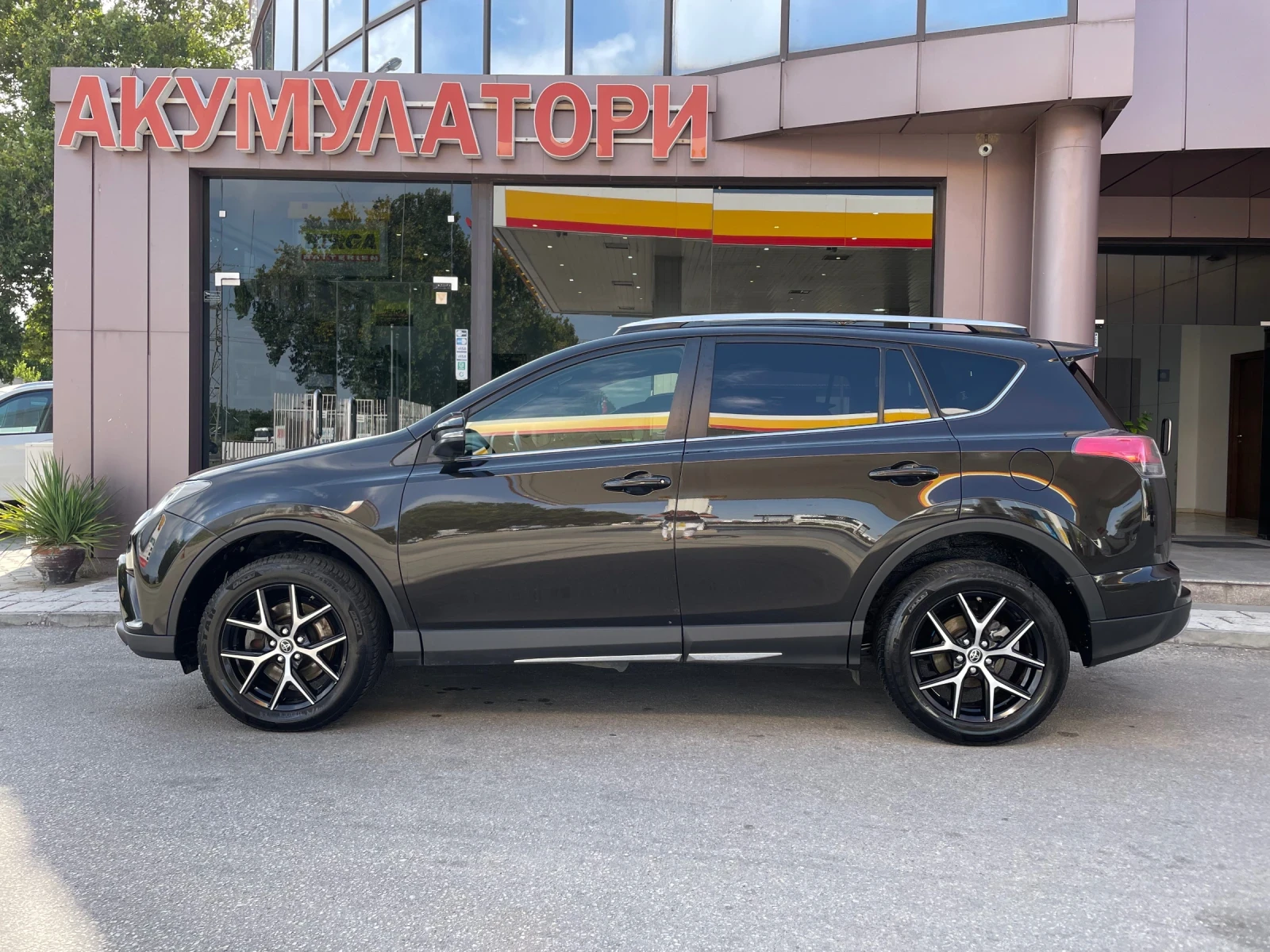 Toyota Rav4 2.0D4D-FACELIFT-NAVI-КОЖА-КАМЕРА-KEYLESS GO - изображение 3