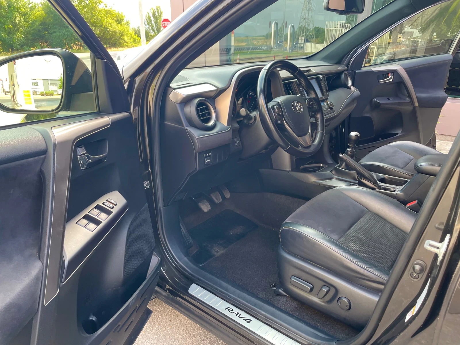 Toyota Rav4 2.0D4D-FACELIFT-NAVI-КОЖА-КАМЕРА-KEYLESS GO - изображение 9