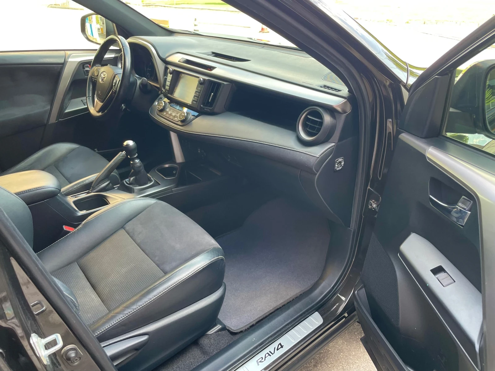 Toyota Rav4 2.0D4D-FACELIFT-NAVI-КОЖА-КАМЕРА-KEYLESS GO - изображение 10