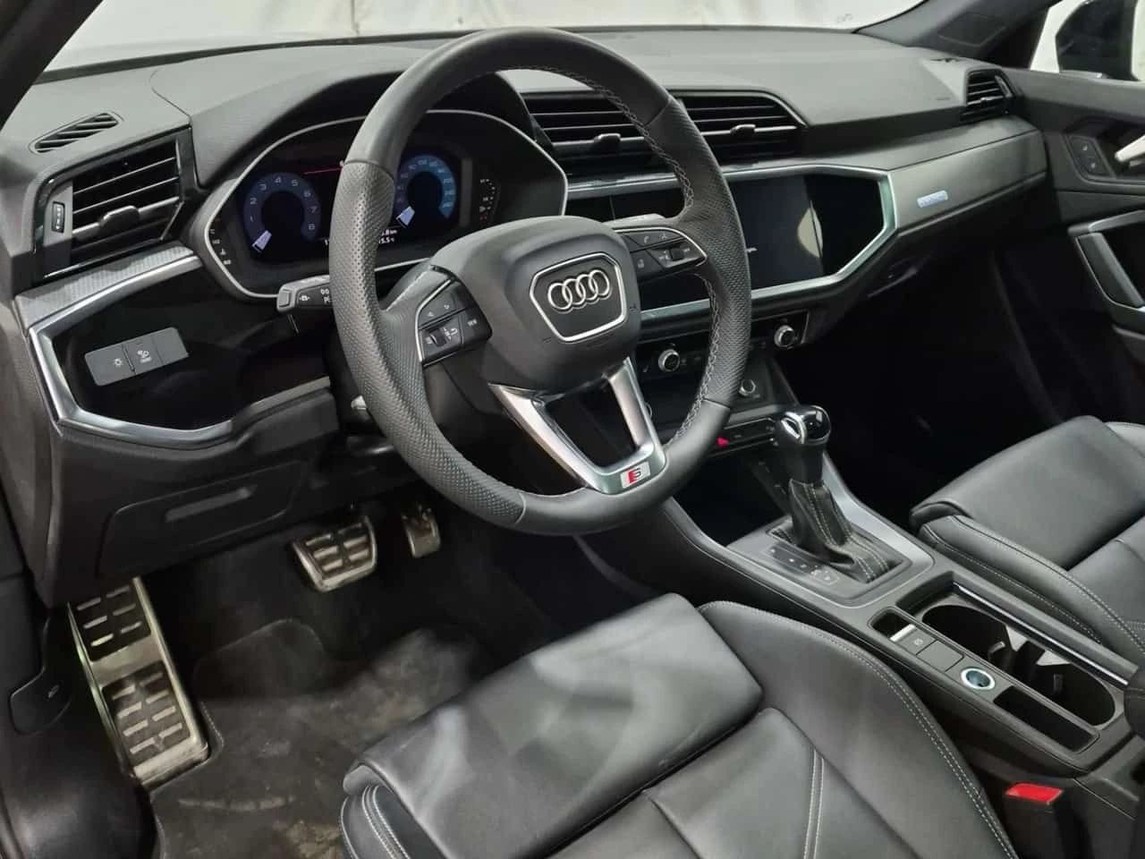 Audi Q3 Progressiv/ПАНОРАМА/ПОДГРЕВИ, снимка 11 - Автомобили и джипове - 54444943