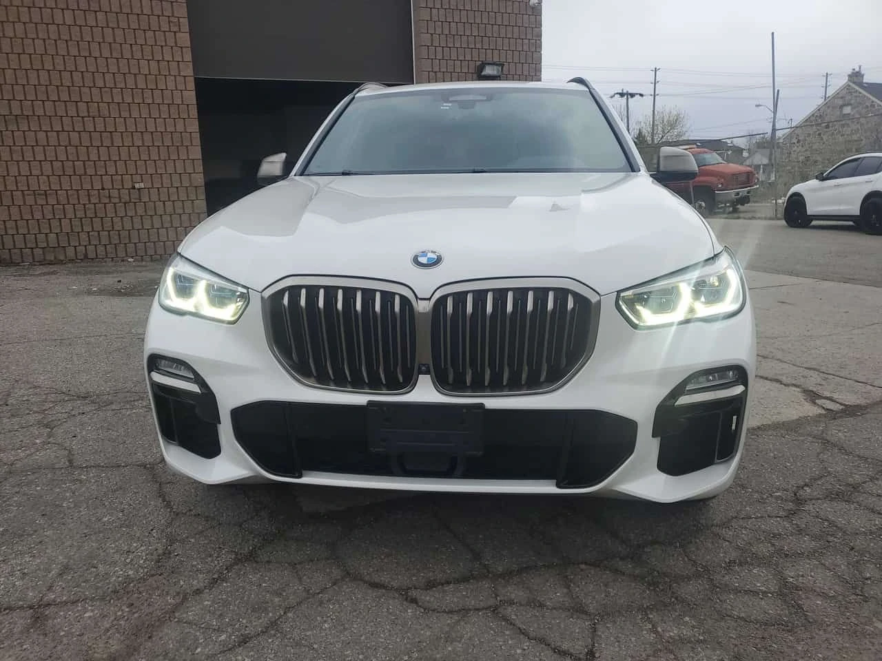 BMW X5 * M50i * ЛАЗЕР * ДИСТРОНИК * 360 * ОБДУХВАНЕ, снимка 6 - Автомобили и джипове - 54460384