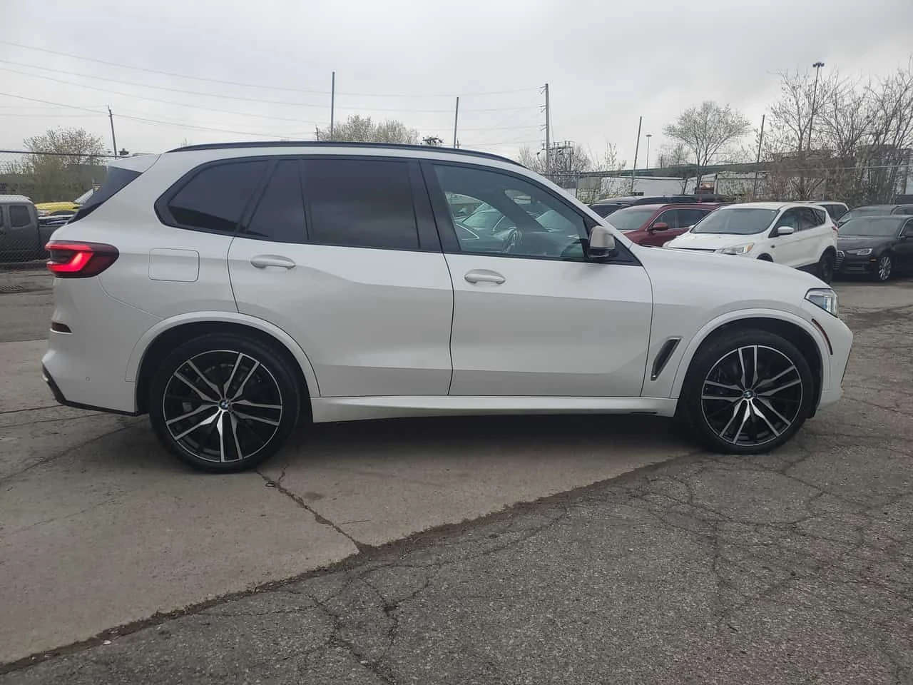 BMW X5 * M50i * ЛАЗЕР * ДИСТРОНИК * 360 * ОБДУХВАНЕ, снимка 3 - Автомобили и джипове - 54460384