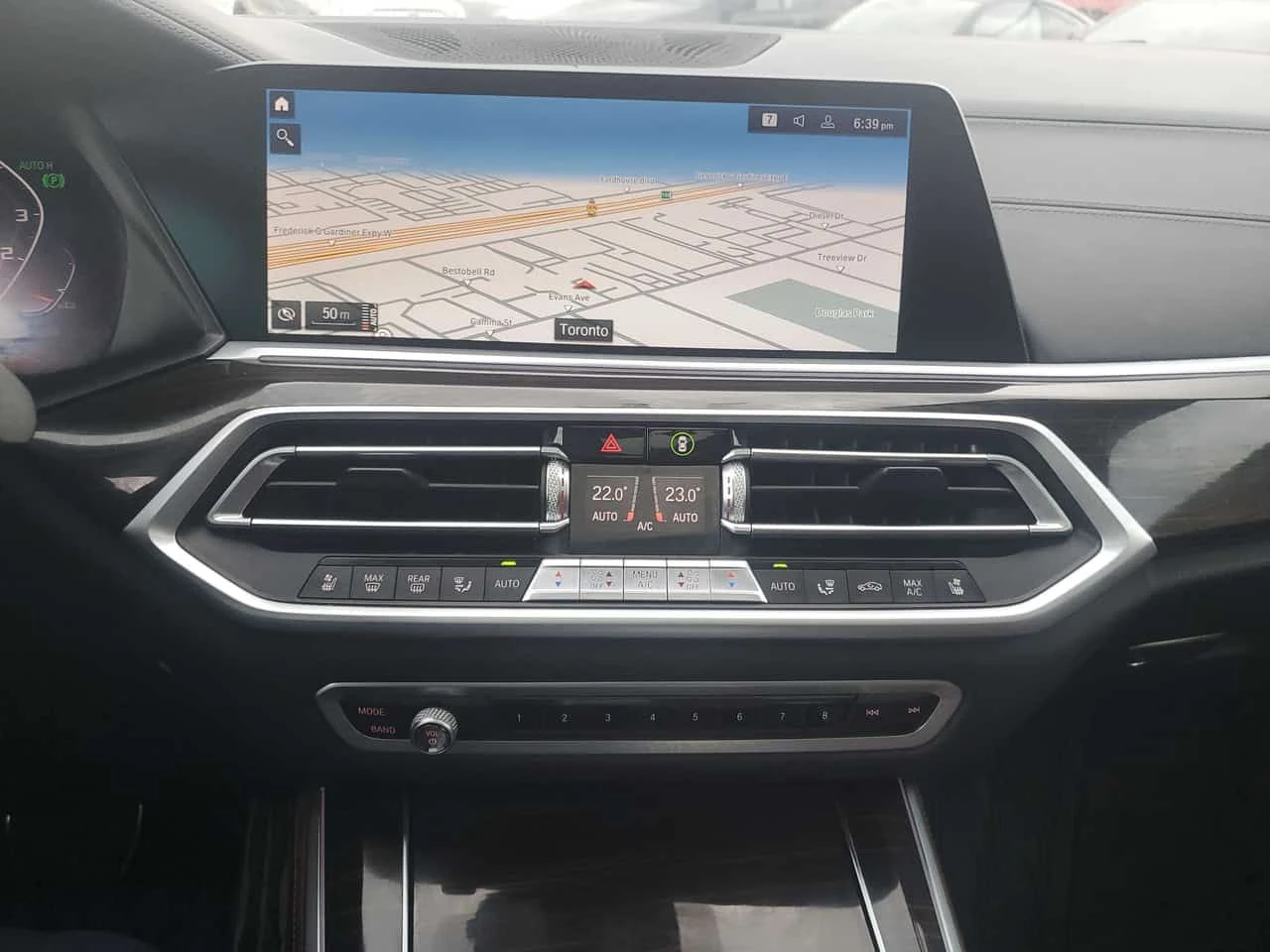 BMW X5 * M50i * ЛАЗЕР * ДИСТРОНИК * 360 * ОБДУХВАНЕ, снимка 9 - Автомобили и джипове - 54460384