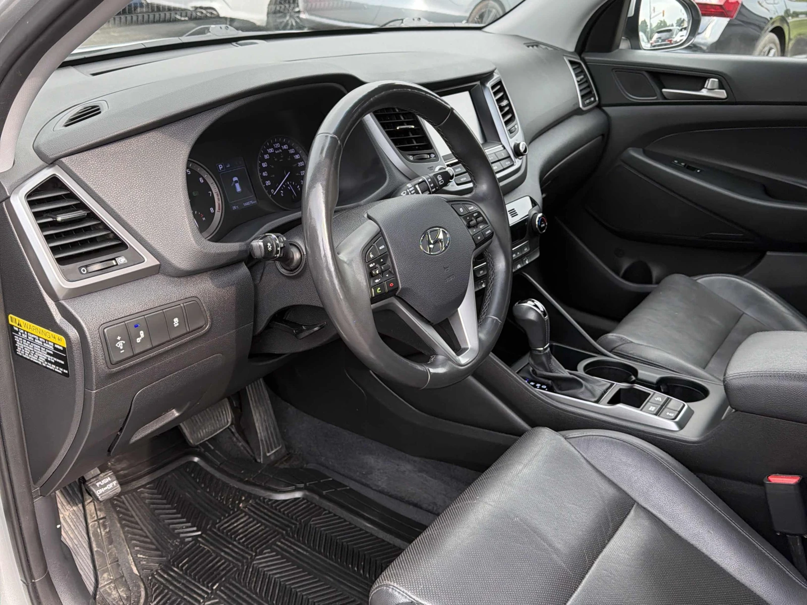 Hyundai Tucson, снимка 5 - Автомобили и джипове - 55703556