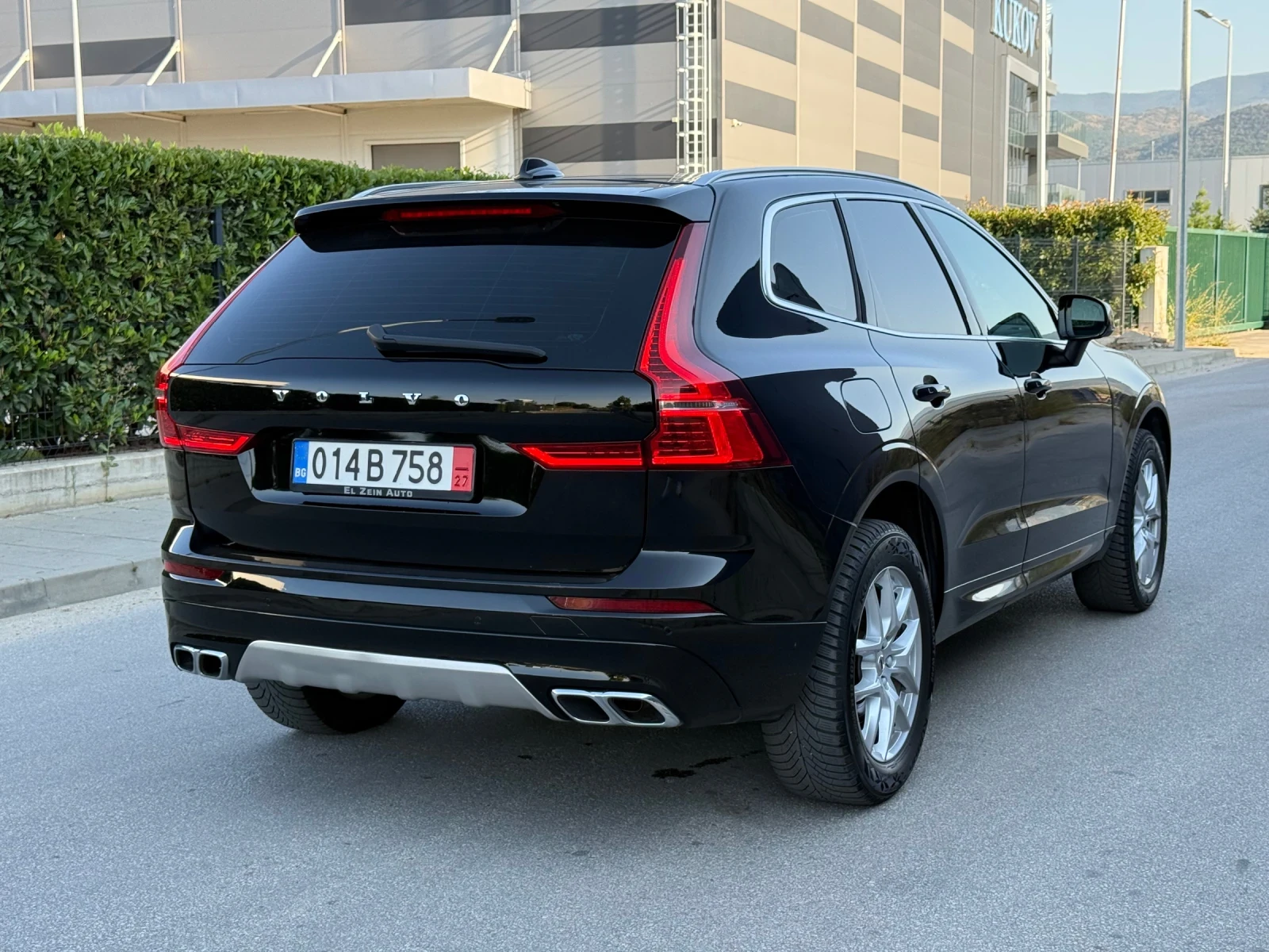 Volvo XC60 2.0 B5 AWD /Mild Hybrid/ПОДГРЕВ/HARMON KARDON/ИСТ, снимка 3 - Автомобили и джипове - 55899851