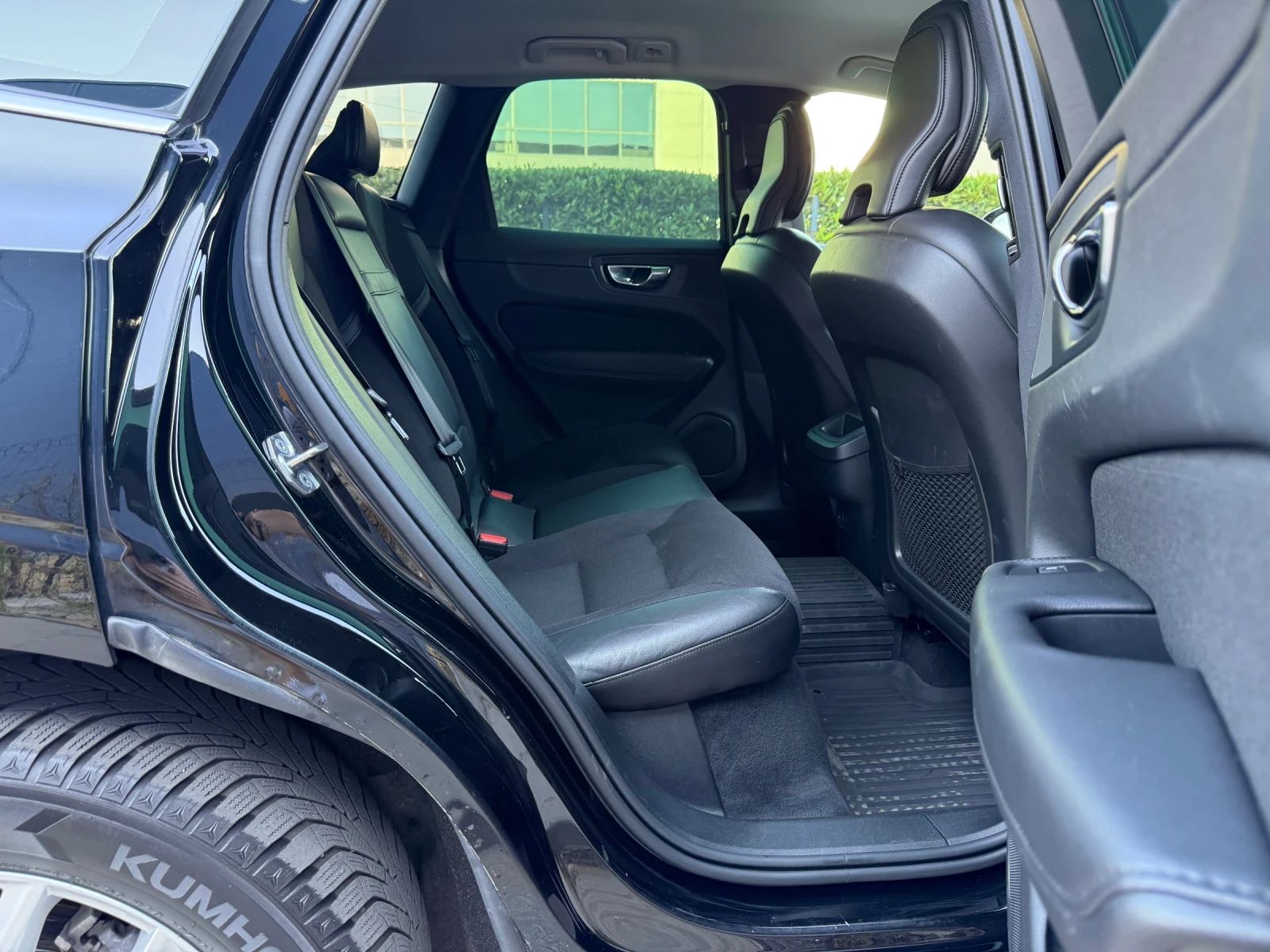 Volvo XC60 2.0 B5 AWD /Mild Hybrid/ПОДГРЕВ/HARMON KARDON/ИСТ, снимка 11 - Автомобили и джипове - 55899851