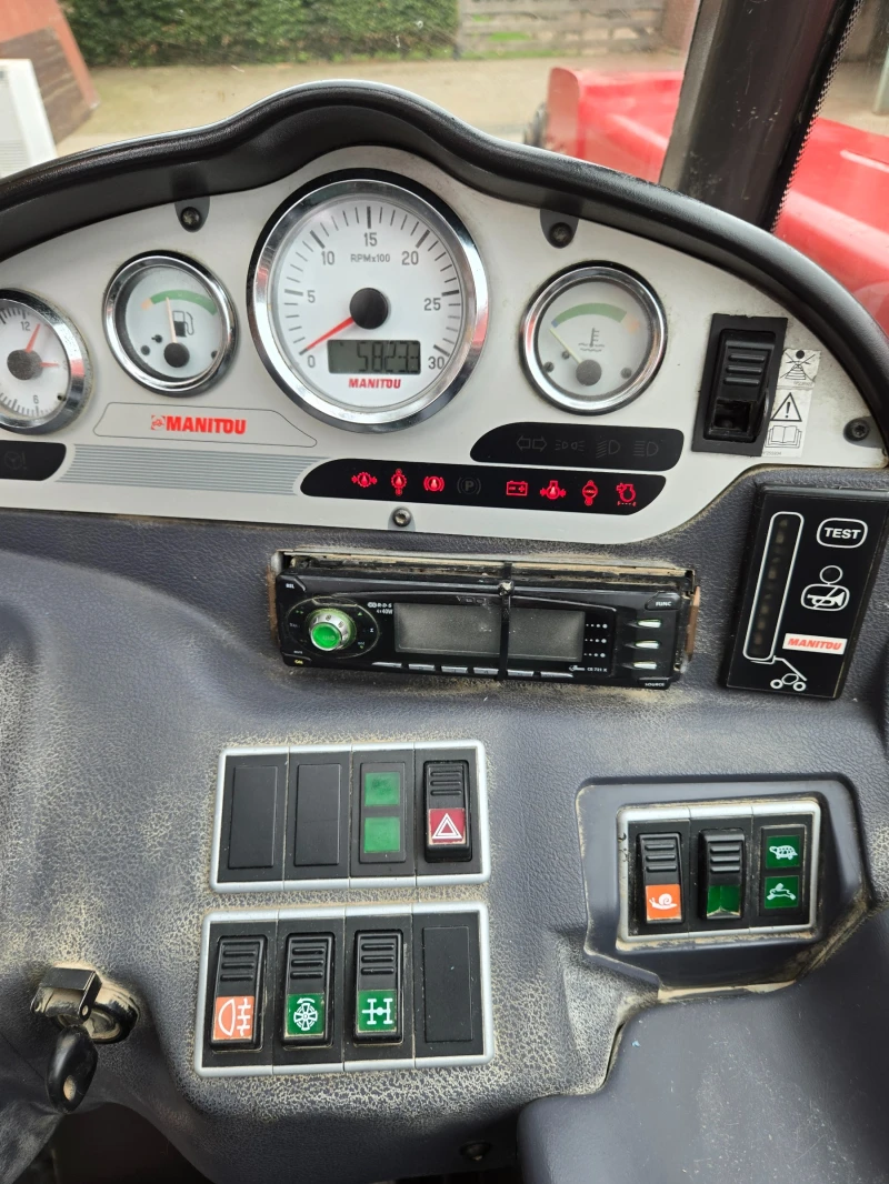 Телескопичен товарач Manitou MLT 742, снимка 14 - Селскостопанска техника - 52505398